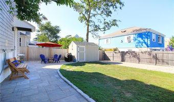 22 Bateman Ave, Newport, RI 02840
