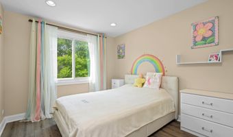 1316 W MEADE Ln, Arlington Heights, IL 60004