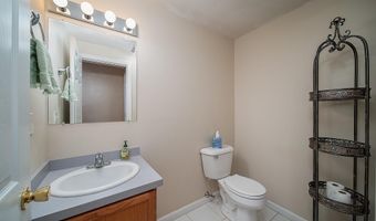 572 Smithfield Rd 8, North Providence, RI 02904