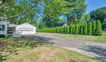 24 Iron Gate Ln, Cromwell, CT 06416