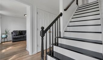 6 Fleuette Dr, Bellingham, MA 02019