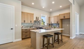 65299 85th St, Bend, OR 97703
