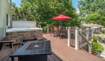 35 Shinnecock Hills Dr, Albany, NY 12205