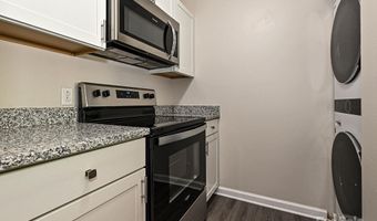 7916 Charter Oak Ln, Charlotte, NC 28226