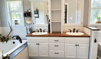 35134 Helligso Ln, Astoria, OR 97103