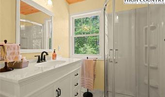 140 Library Ln, Banner Elk, NC 28604