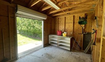 2105 Oakridge Dr, Ava, MO 65608