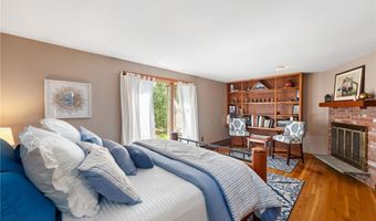 2 Spinney Ln, North Kingstown, RI 02852