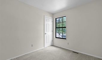 190 Oakbriar Farm Dr, Ballwin, MO 63021