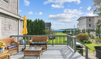 129 Bliss Mine Rd, Newport, RI 02840