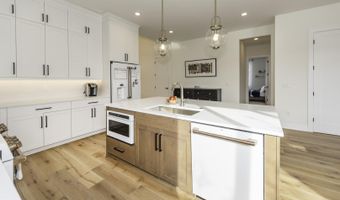 1858 Upland Dr, Ann Arbor, MI 48105