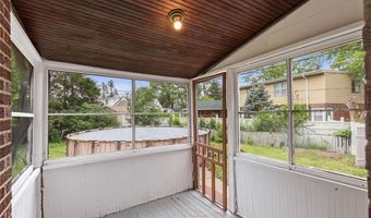 9938 Coventry Ln, Affton, MO 63123