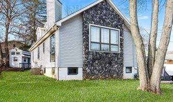 76 9th St, Belford, NJ 07718