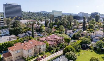 15850 Seville Ln, Encino, CA 91436
