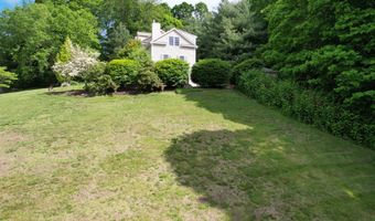 40 Nathan Hale Ct, Cheshire, CT 06410