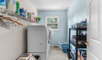 16 Tanglewood Dr, Barnegat, NJ 08005