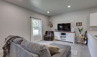 522 W 2nd St, Baxter Springs, KS 66713