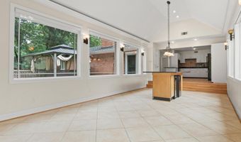 4100 DOWNING St, Annandale, VA 22003