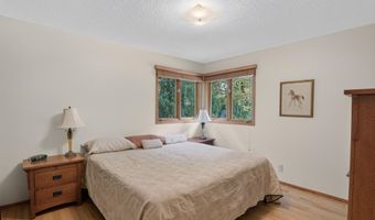 2706 Meadow Glen Rd, Ames, IA 50014