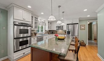 82 Beverly Dr, Avon, CT 06001