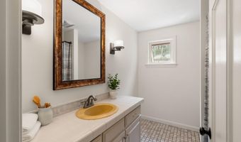 6 Winterberry Dr, Amherst, NH 03031