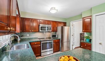 10109 LANGHORNE Ct, Bethesda, MD 20817