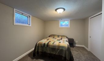 1711 S Lloyd St, Aberdeen, SD 57401