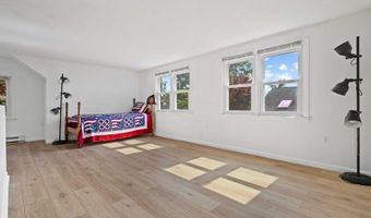 5 Hammock Pkwy, Clinton, CT 06413