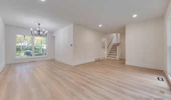 3023 N Windsor Dr, Arlington Heights, IL 60004