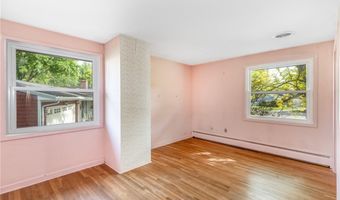 24 Glenbourne Ct, Amherst, NY 14221