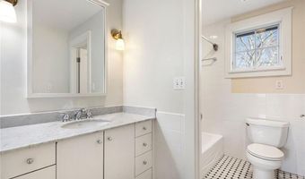 9 Ocean Lawn Ln, Newport, RI 02840