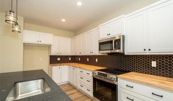 1018 Bluestem Cir, Baldwin City, KS 66006