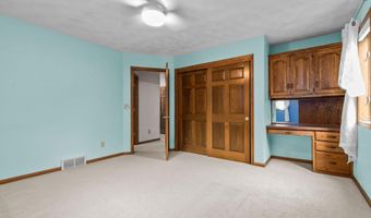 301 E WAYFARER Ln, Appleton, WI 54913