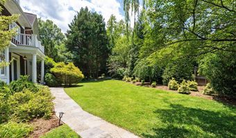 7032 WILSON Ln, Bethesda, MD 20817