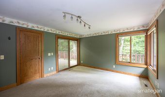 550 Greentree Ln NE, Ada, MI 49301