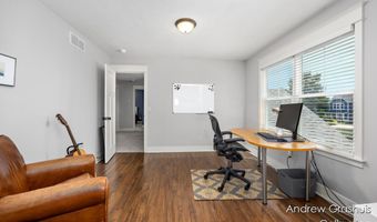 10 Fox Point Ct, Ada, MI 49301