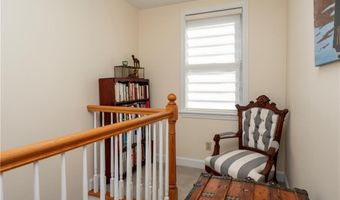 14 Lee Ave, Newport, RI 02840