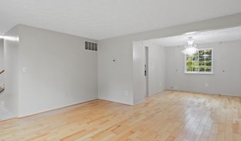 8463 MONARCH Ct, Annandale, VA 22003