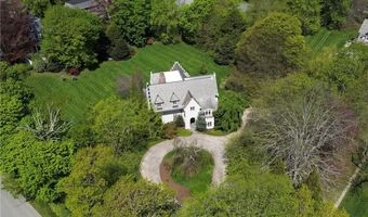 14 Leroy Ave, Newport, RI 02840