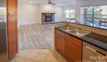 9 Kenilworth Knl 207, Asheville, NC 28805