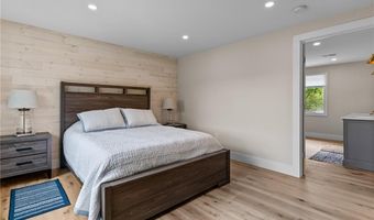 8 Woodsia Rd, Narragansett, RI 02874