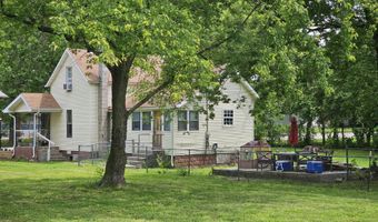 312 W Locust St, Aurora, MO 65605