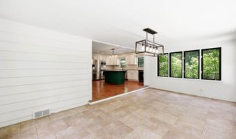 1007 Evergreen Rd, Anchorage, KY 40223