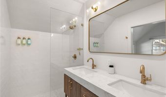 14 Robinson St, Narragansett, RI 02882