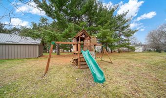 1544 Brookfield Ct, Adrian, MI 49221