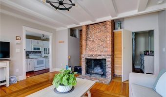 35 Pelham St A, Newport, RI 02840
