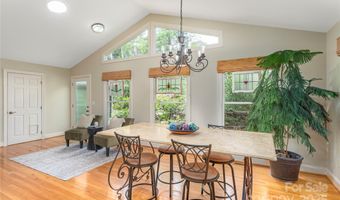 25 Brookcliff Dr, Asheville, NC 28804