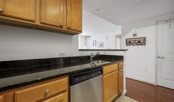 880 N POLLARD St N 923, Arlington, VA 22203