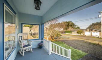 830 DIVISION St SE, Bandon, OR 97411