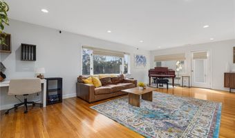 120 Bretton Woods Dr, Cranston, RI 02920